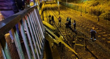 Bakırköy'de otomobil metro hattına uçtu: 2 yaralı