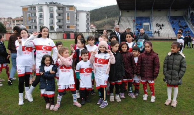 Bartınsporlu futbolcular, 100 depremzede çocukla maç yaptı