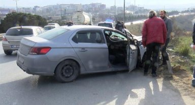 Başakşehir'de çarptığı bariyer otomobile ok gibi saplandı