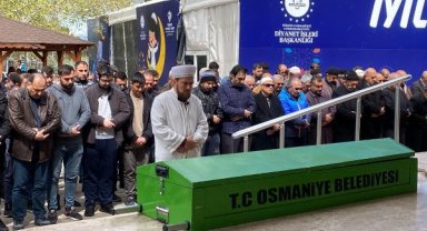 Başına briket parçasının düşmesiyle ölen kişi, toprağa verildi