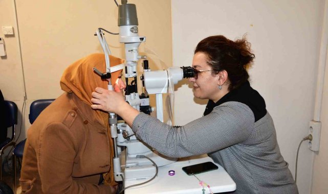 Başına kolon düşen depremzedenin göz tedavisi Denizli'de yapıldı