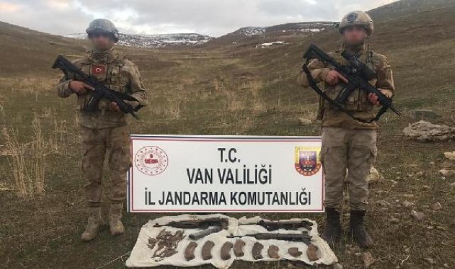 Başkale kırsalında PKK'ya ait silah ve mühimmat ele geçti