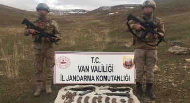 Başkale kırsalında PKK'ya ait silah ve mühimmat ele geçti
