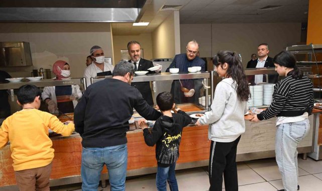 Başkan Aktaş, depremzedelerle iftarda buluştu