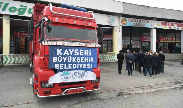 Başkan Büyükkılıç 2 kamyon yardım tırını Adıyaman'a uğurladı