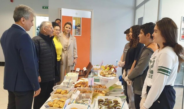 Başkan Büyükkılıç miniklerin hayır panayırını ziyaret etti