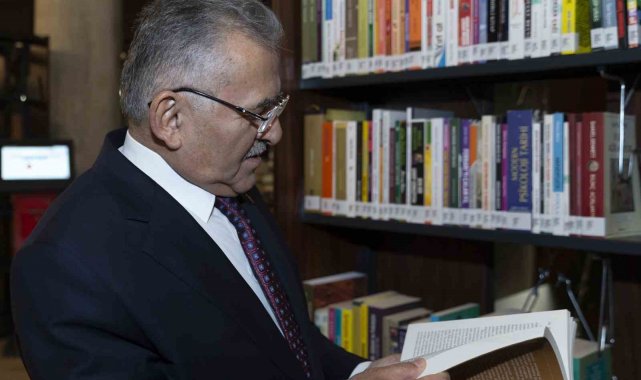 Başkan Büyükkılıç: "Kütüphanelerimizi Kayseri'de geleceğe miras bırakıyoruz"