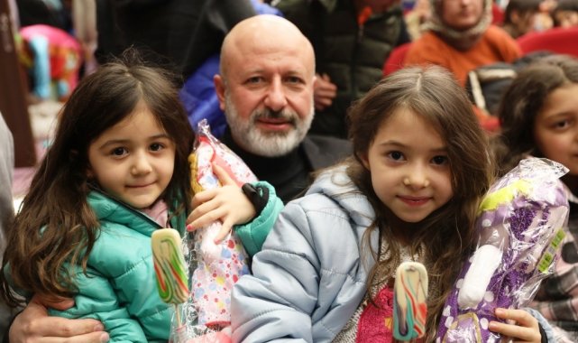 Başkan Çolakbayrakdar: "Depremzede çocuklar, başımızın tacıdır"