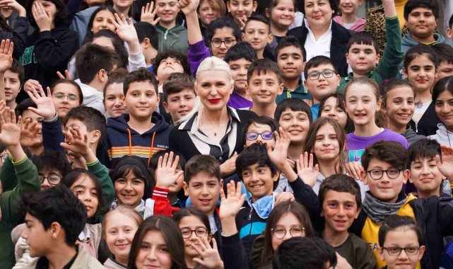 Başkan V. Subaşı depremzedeler için kurulan hayır çarşısını gezdi