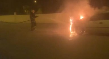 Batman'da park halindeki otomobil yandı