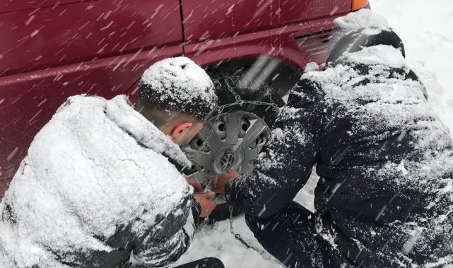 Bayburt'ta kar ve tipi etkili oldu