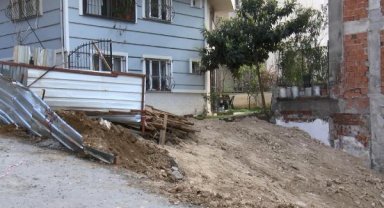 Bayrampaşa'da inşaat çalışması sırasında toprak kaydı, 4 katlı bina tahliye edildi
