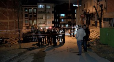 Bayrampaşa'da inşaatın istinat duvarı çöktü, tedbir amaçlı bir bina boşaltıldı