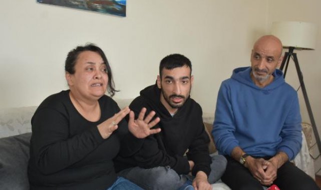 Bedensel engelli Mehmet, işitme engelli anne ve babasına ses oluyor