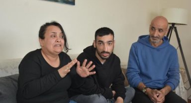 Bedensel engelli Mehmet, işitme engelli anne ve babasına ses oluyor