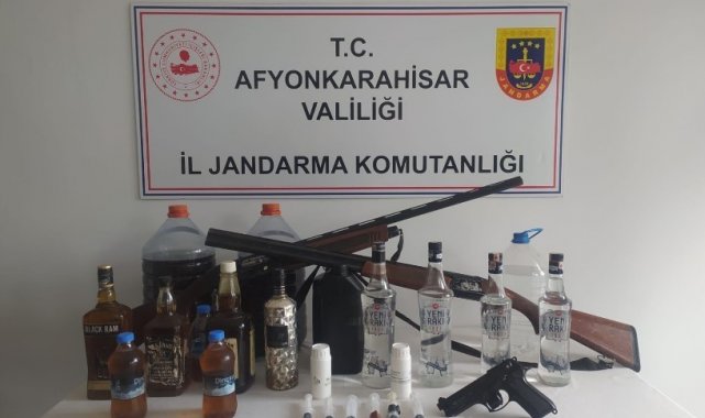 Belediye çalışanları kaçak içki operasyonunda yakalandı