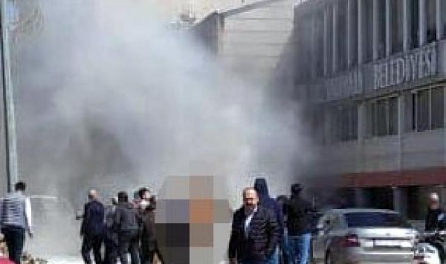 Belediye ile yaşadığı yol yapım anlaşmazlığı nedeniyle kendini ve eşini ateşe verdi