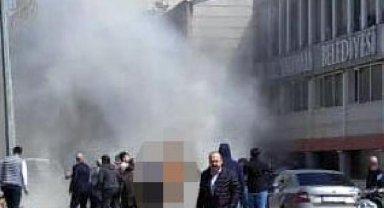 Belediye ile yaşadığı yol yapım anlaşmazlığı nedeniyle kendini ve eşini ateşe verdi