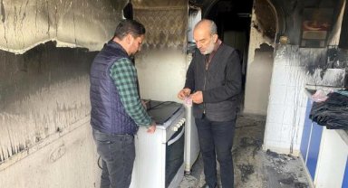 Belediye personeli, yanan evde bulduğu parayı sahibine teslim etti