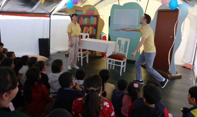 Berko Çocuk Tiyatrosu, Hatay'da depremzede çocuklara moral oldu