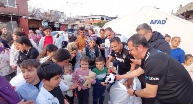 Beşiktaş tribünlerinden atılan oyuncaklar, İskenderun'a ulaştı
