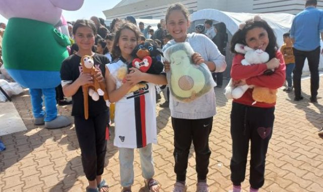 Beşiktaşlı taraftarlarca toplanan oyuncaklar Kahramanmaraş'a ulaştı