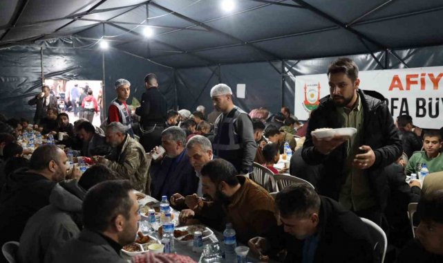 Beyazgül iftar çadırlarını ziyaret ederek vatandaşlarla iftar yaptı