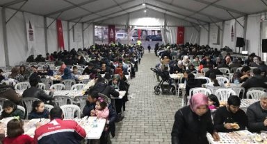 Beyoğlu'ndan Kahramanmaraş'a uzanan 'kardeşlik sofrası'nda ilk iftar yapıldı