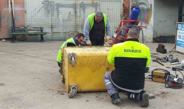 Bilecik'te çöp konteynırların bakım ve tamirleri yapılıyor