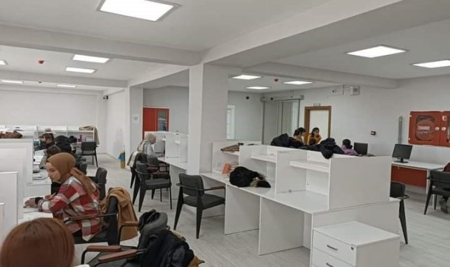 Bilgi evinde öğrencilere sessiz ve konforlu çalışma ortamı sunuluyor