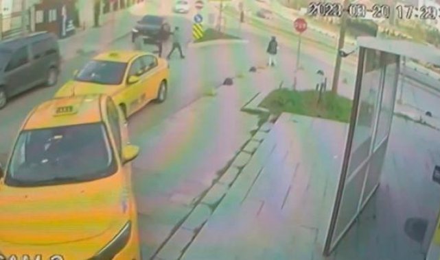 Bindikleri takside, "Tüm gün bize çalışacaksın" diyen şüphelilere meydan dayağı kamerada