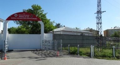Bingöl'de depremde hasar gören cezaevi boşaltıldı