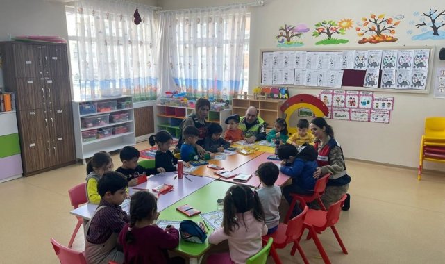 Bingöl'de jandarmadan öğrencilere meslek tanıtımı etkinliği