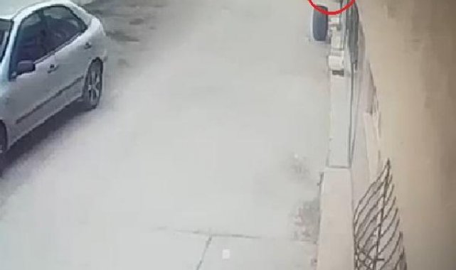 Bisikletten düşen çocuğun kamyonet altında kaldığı kaza kamerada