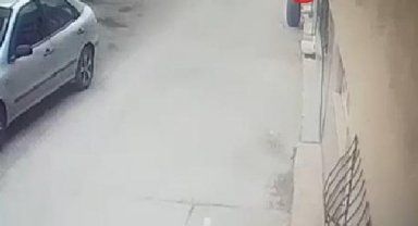 Bisikletten düşen çocuğun kamyonet altında kaldığı kaza kamerada