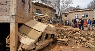 Bitlis'te sulama göleti taştı; tarım alanları zarar gördü