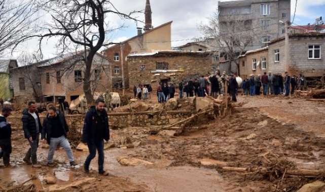 Bitlis'teki gölet taşması; 210 dekar tarım alanı zarar gördü