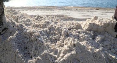 Bodrum'da sahile beyaz kum döken otelin çalışması durduruldu