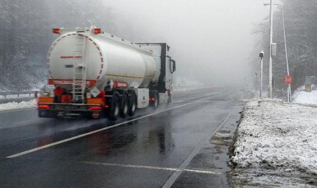 Bolu Dağı'nda karla karışık yağmur ve sis
