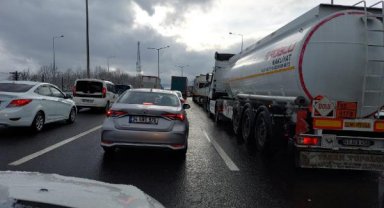 Bolu'da onlarca araç çarpıştı; Ankara istikameti ulaşıma kapandı