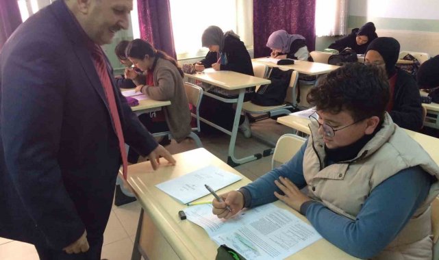 Bolvadin'de LGS deneme sınavı yapıldı