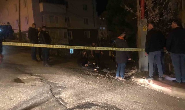 Boşandığı eşi ve erkek arkadaşını bacaklarından vurdu