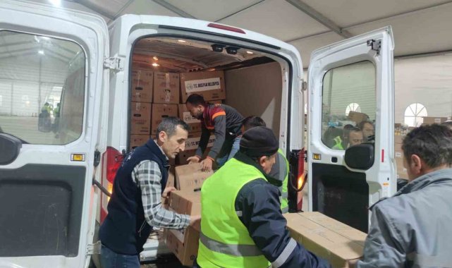 Bozüyük Belediyesi'nden deprem bölgesine mont yardımı