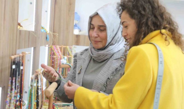 Bu mağazada sadece kadınların el emekleri satılıyor