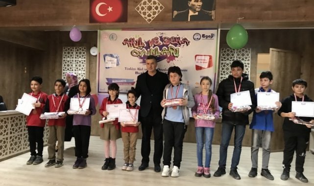 Burhaniye'de Akıl ve Zeka Oyunları Yarışması ödül töreni