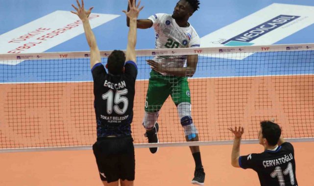 Bursa Büyükşehir Belediyespor sahasında Tokat Belediye Plevne'yi set vermeden geçti