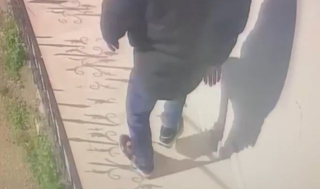 Bursa'da pişkin hırsız...Daire önündeki ayakkabıları çaldı, yerine kendi ayakkabılarını bıraktı