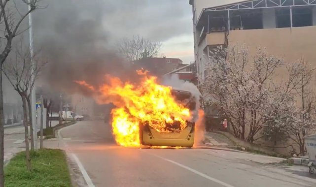 Bursa'da seyir halindeki halk otobüsü alev alev böyle yandı