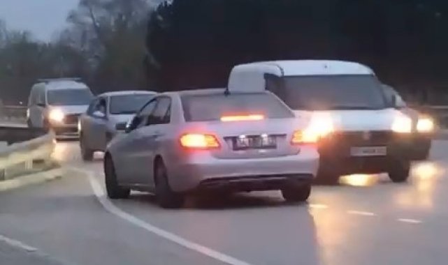 Bursa'da ters şeritten giden otomobil, ölüme meydan okudu