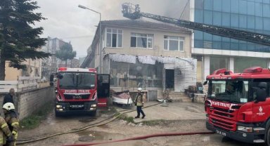 Büyükçekmece'de çatı yangını